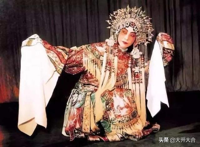 谦虚的人物事例（谦虚的人物事例是名利如水看事业如山）